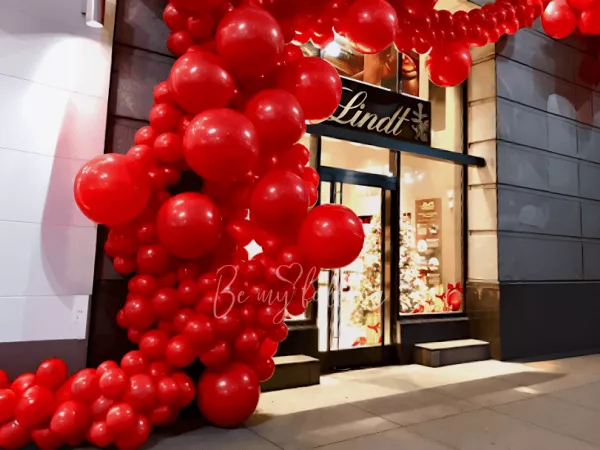 How to Decorate a Store Opening with Customized Balloon Arches and Arrangements
