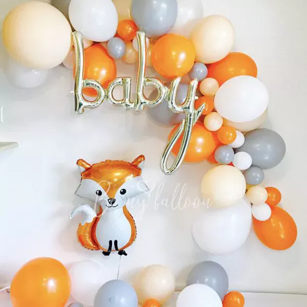 Sweet baby foxie! Balloon garland composition
